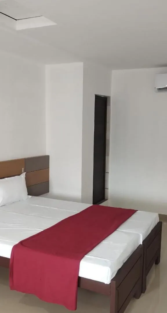 Guest house Almas Lodging Hotel Nadapuram