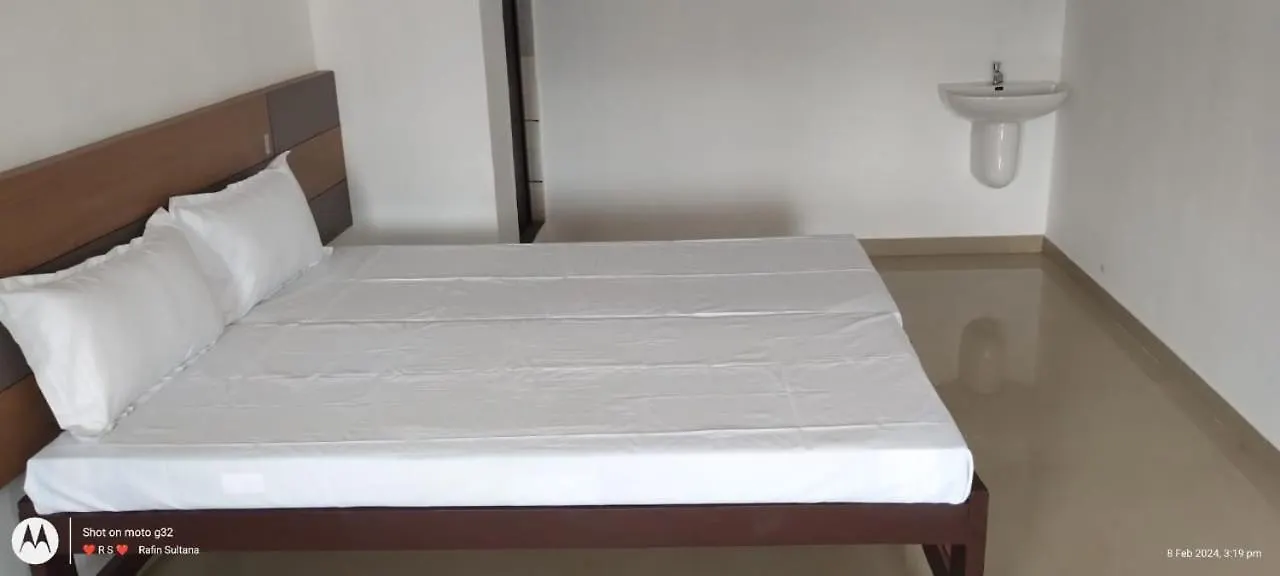 Guest house Almas Lodging Hotel Nadapuram