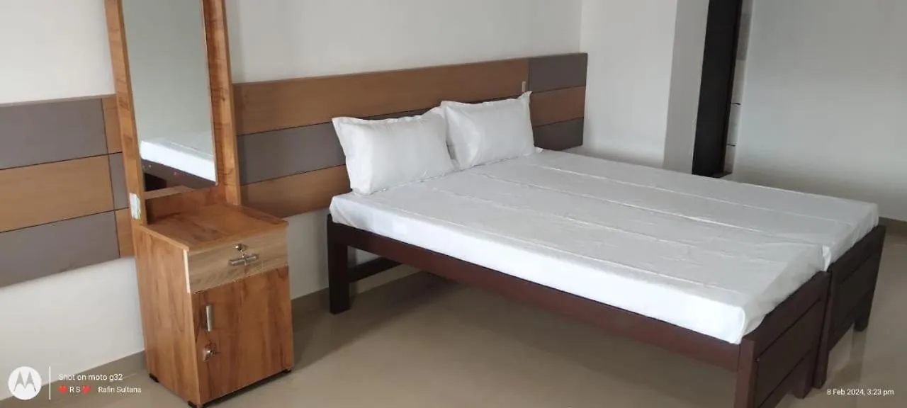 Guest house Almas Lodging Hotel Nadapuram