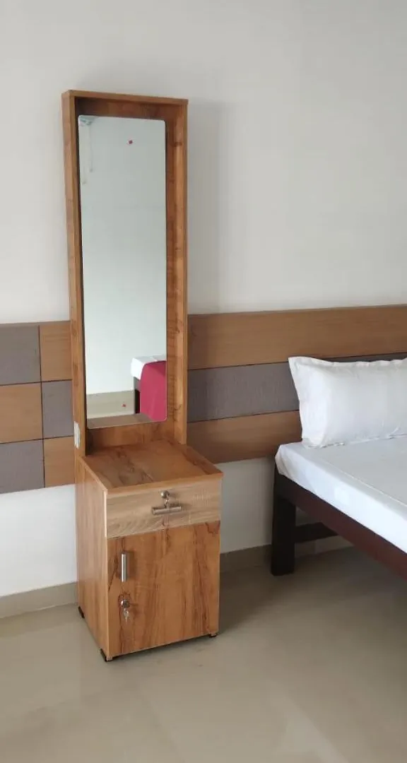 Almas Lodging Hotel Nadapuram