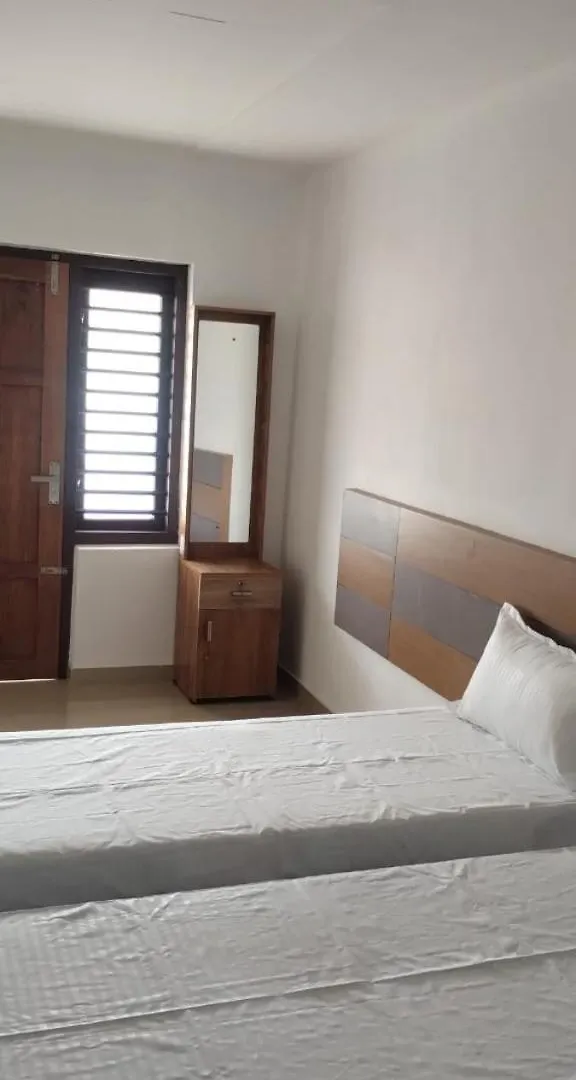 Guest house Almas Lodging Hotel Nadapuram