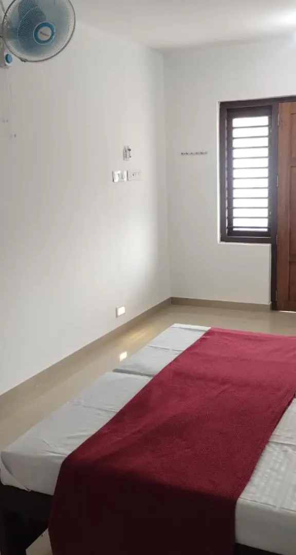 Almas Lodging Hotel Nadapuram Guest house