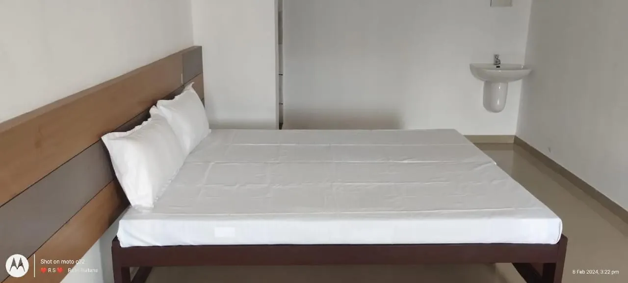 Almas Lodging Hotel Nadapuram Guest house
